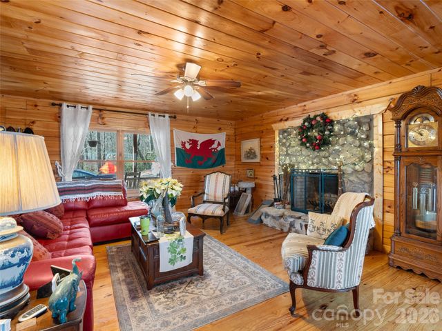252 Idylwild Lane, Black Mountain, NC 28711