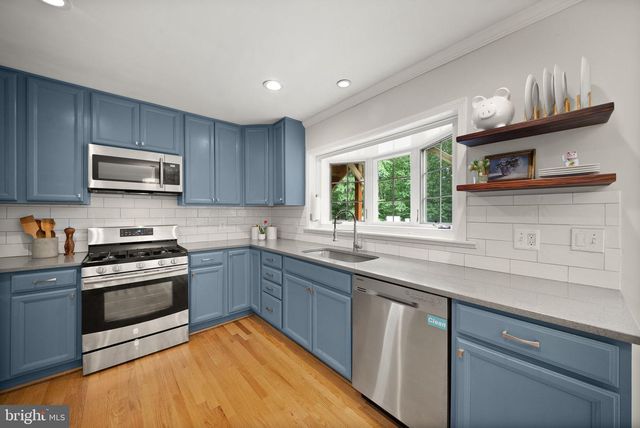 18323 SHARON RD, Triangle, VA 22172