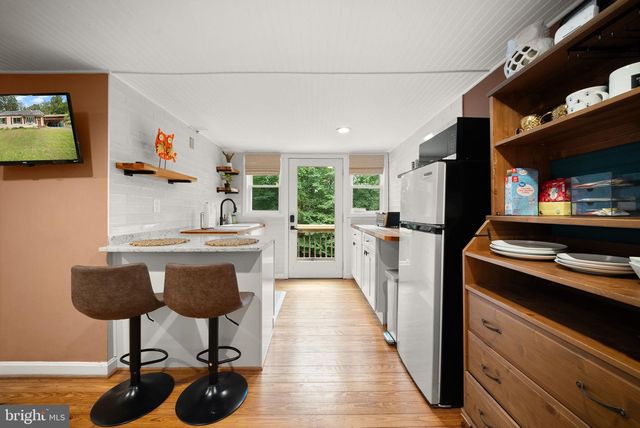18323 SHARON RD, Triangle, VA 22172