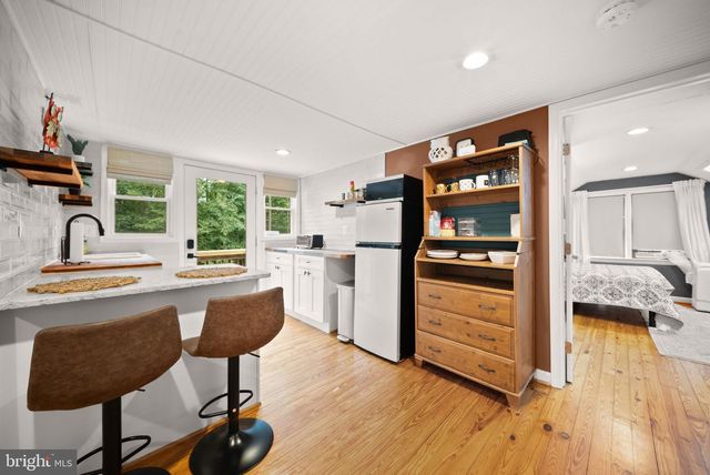 18323 SHARON RD, Triangle, VA 22172