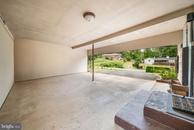 18323 SHARON RD, Triangle, VA 22172