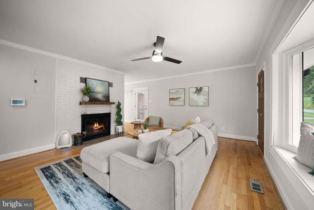 18323 SHARON RD, Triangle, VA 22172