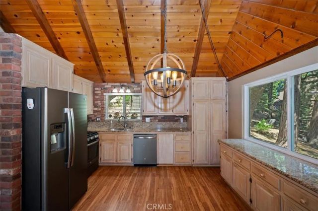 363 Castle Gate, Lake Arrowhead, CA 92352