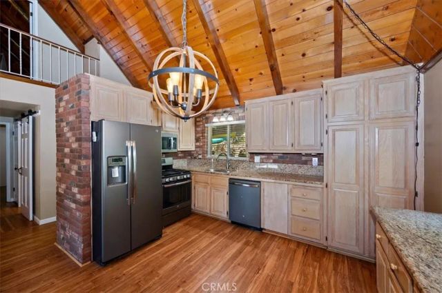 363 Castle Gate, Lake Arrowhead, CA 92352