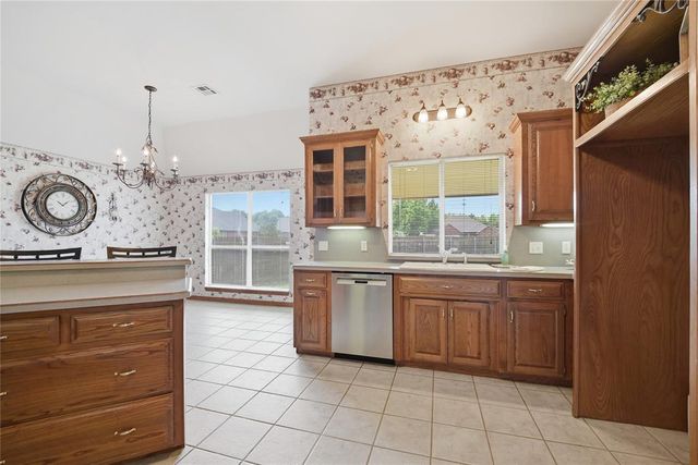 1520 W Diamond Way, Mustang, OK 73064