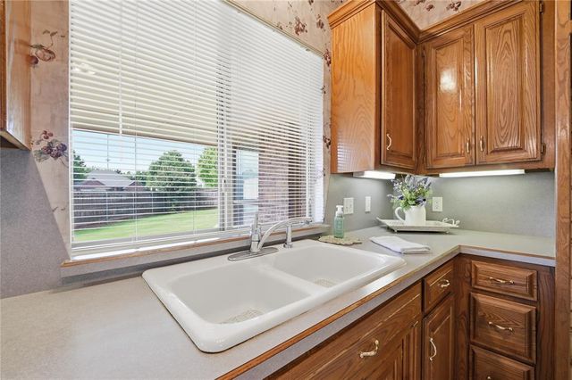 1520 W Diamond Way, Mustang, OK 73064