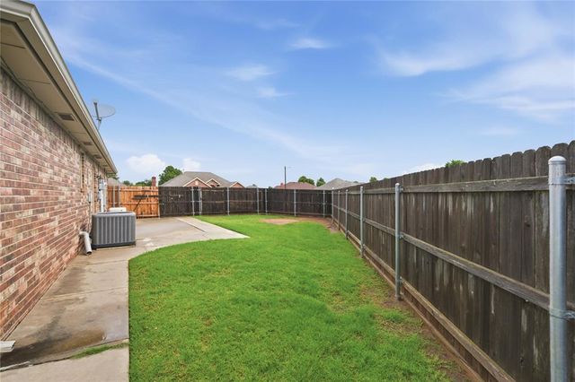 1520 W Diamond Way, Mustang, OK 73064