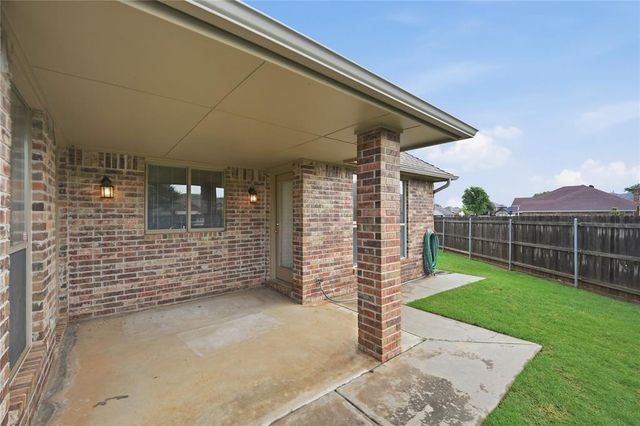 1520 W Diamond Way, Mustang, OK 73064