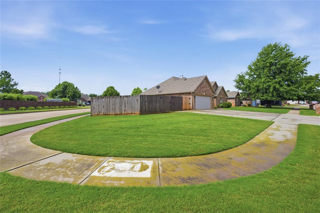1520 W Diamond Way, Mustang, OK 73064