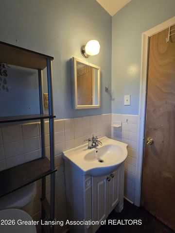 1912 S Rundle Avenue, Lansing, MI 48910