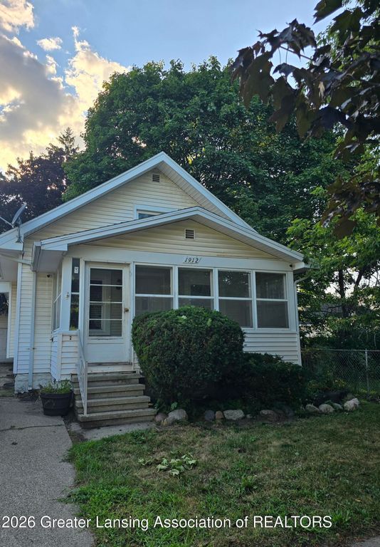 1912 S Rundle Avenue, Lansing, MI 48910