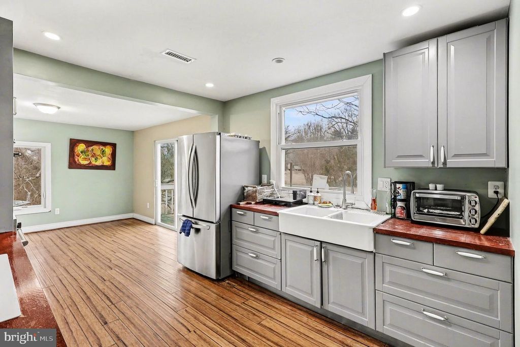 Image 4 of property listing at 2309 MANOR GATE TER, Upper Marlboro, MD 20774