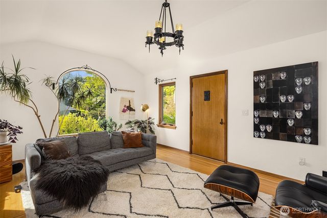 2624 W Plymouth Street, Seattle, WA 98199