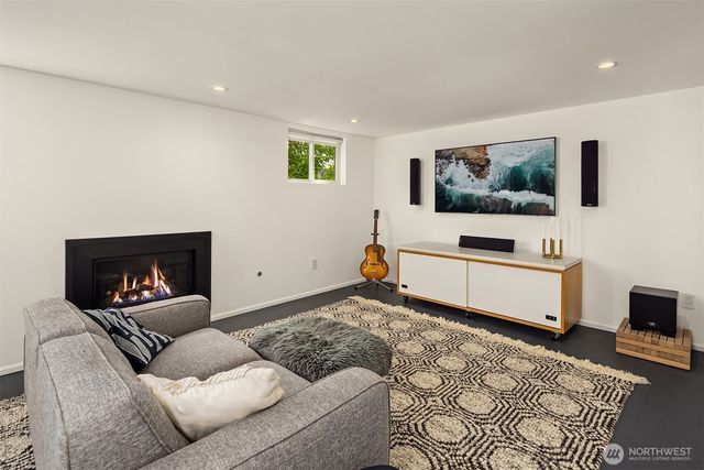 2624 W Plymouth Street, Seattle, WA 98199