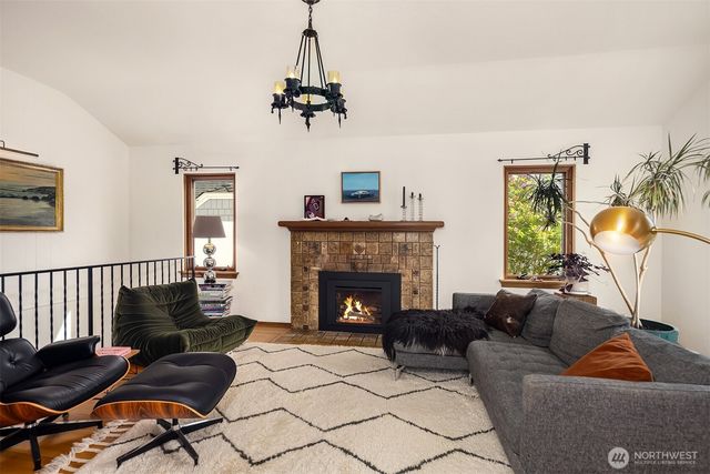 2624 W Plymouth Street, Seattle, WA 98199