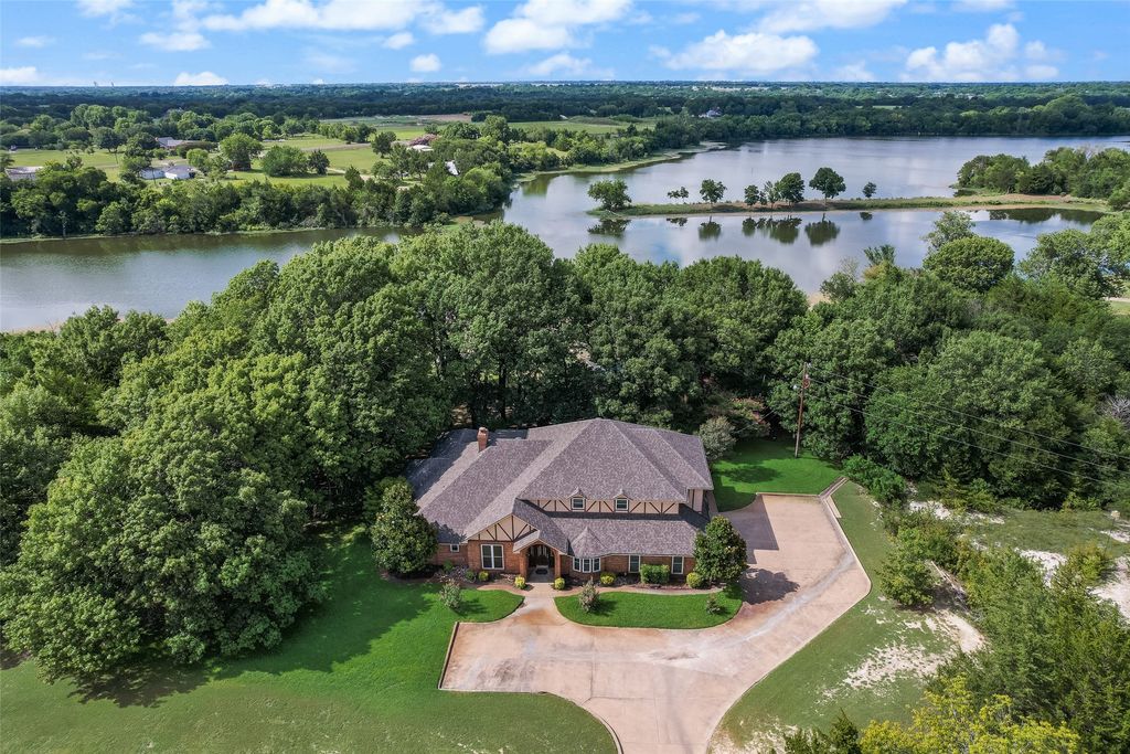 235 Taylor Road, Waxahachie, TX 75165