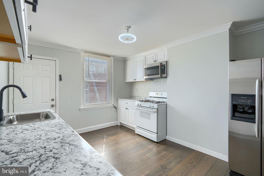 Image 10 of property listing at 405 ROBINSON ST, Baltimore, MD 21224