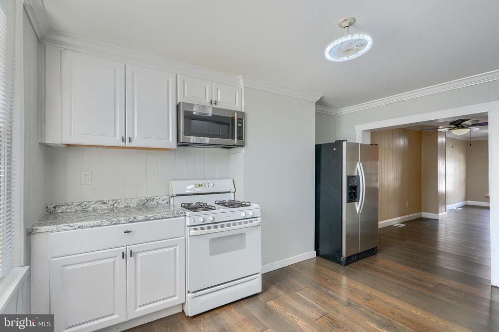 Image 11 of property listing at 405 ROBINSON ST, Baltimore, MD 21224