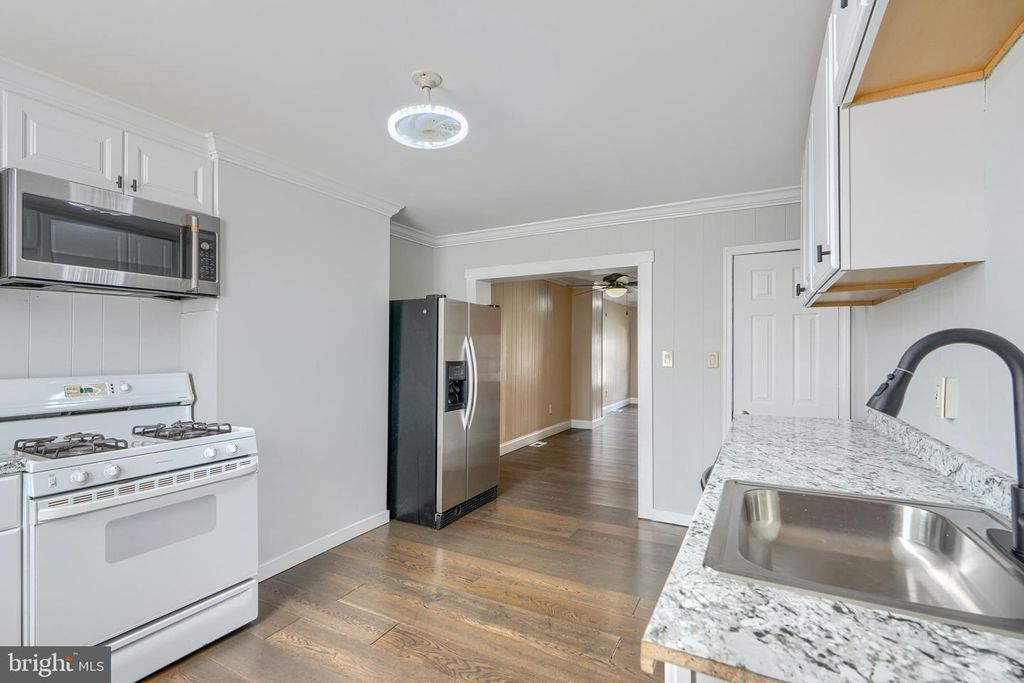 Image 12 of property listing at 405 ROBINSON ST, Baltimore, MD 21224