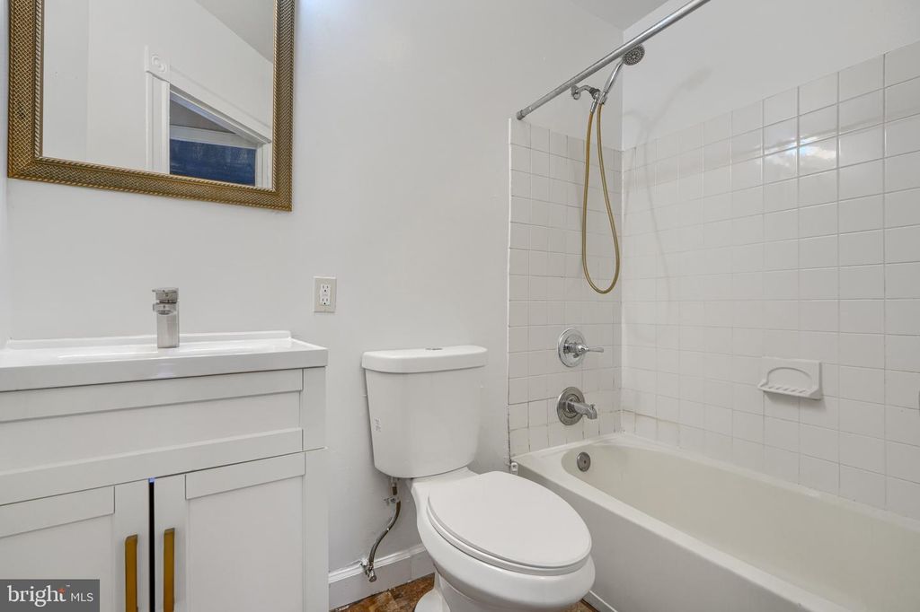 Image 23 of property listing at 405 ROBINSON ST, Baltimore, MD 21224