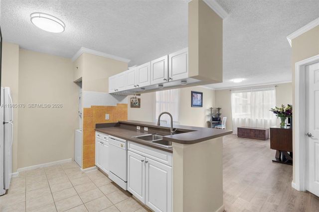 17125 N Bay Rd 3312, Sunny Isles Beach, FL 33160