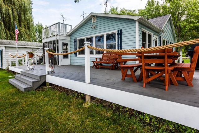 2100 Bass Island Park Drive, Eau Claire, MI 49111