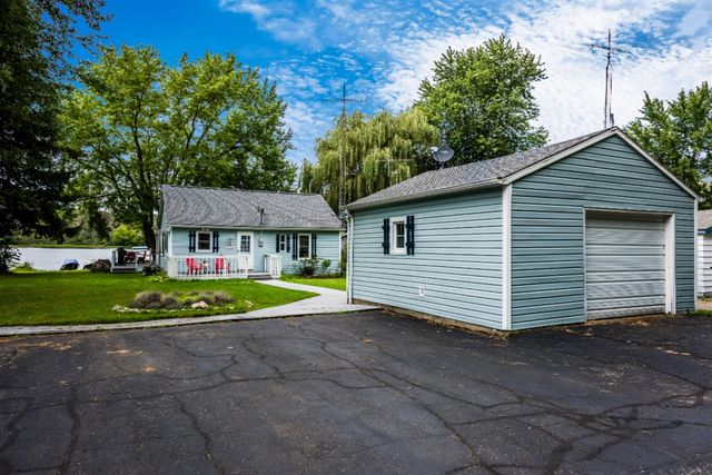2100 Bass Island Park Drive, Eau Claire, MI 49111