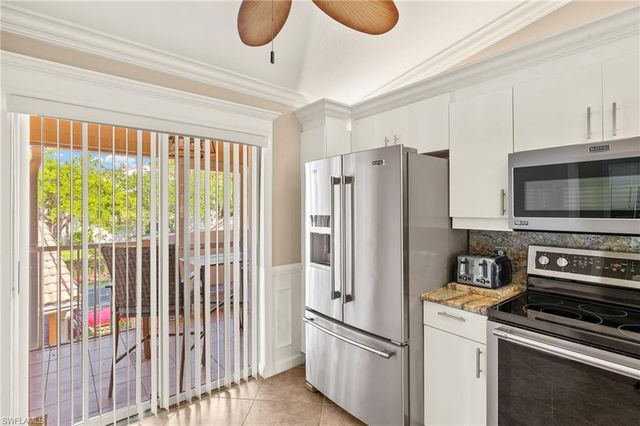 2202 Hidden Lake DR # 104, Naples, FL 34112