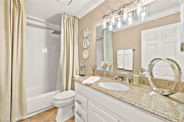 2202 Hidden Lake DR # 104, Naples, FL 34112