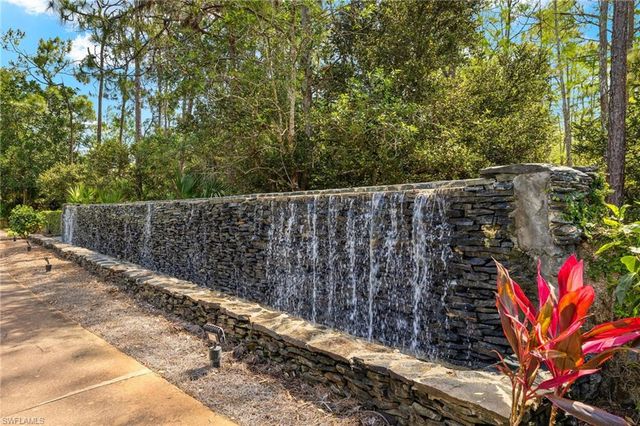 2202 Hidden Lake DR # 104, Naples, FL 34112