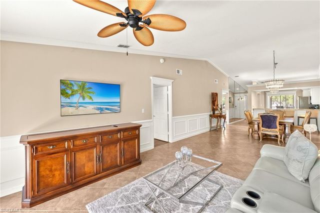 2202 Hidden Lake DR # 104, Naples, FL 34112