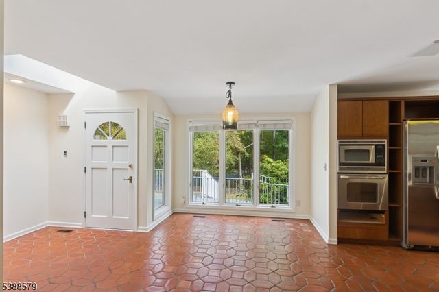 225 Valley Drive, Watchung Boro, NJ 07069