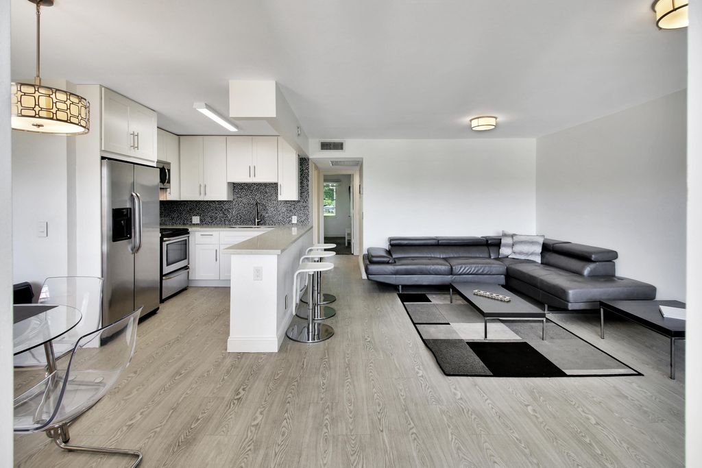17 Fanshaw A, Boca Raton, FL 33434