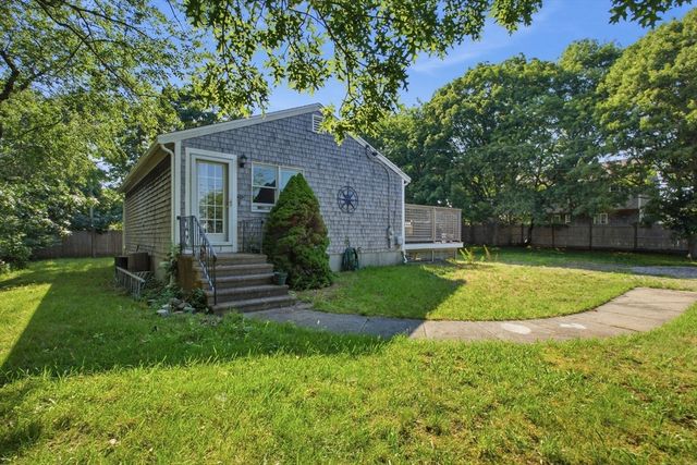 15 Commercial Street, Yarmouth, MA 02664