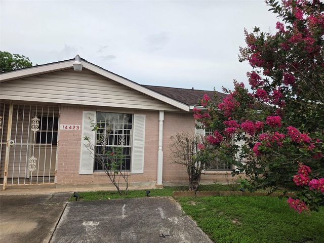 14423 Waterloo Drive, Houston, TX 77045