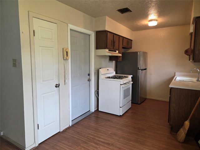14423 Waterloo Drive, Houston, TX 77045
