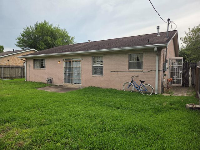 14423 Waterloo Drive, Houston, TX 77045