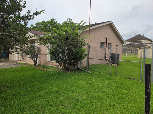 14423 Waterloo Drive, Houston, TX 77045