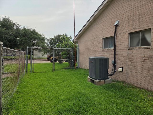 14423 Waterloo Drive, Houston, TX 77045