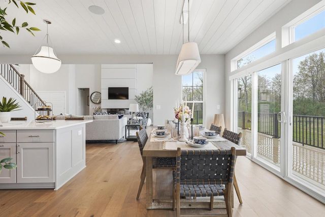 N65W38082 Woodlake DRIVE, Oconomowoc, WI 53066