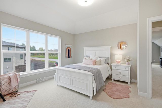 N65W38082 Woodlake DRIVE, Oconomowoc, WI 53066