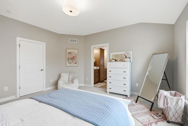 N65W38082 Woodlake DRIVE, Oconomowoc, WI 53066