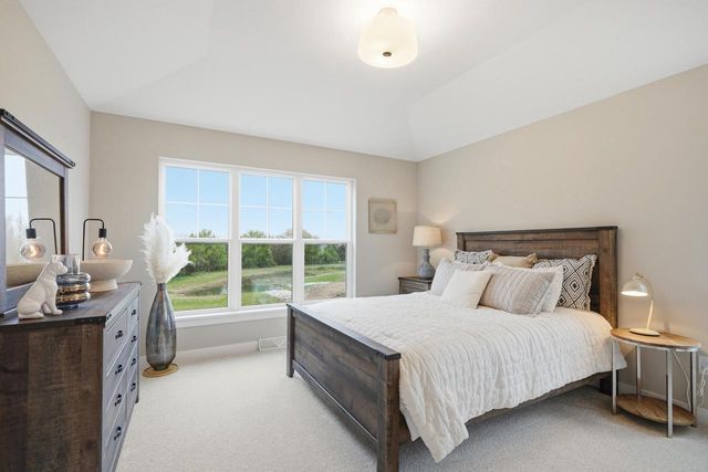 N65W38082 Woodlake DRIVE, Oconomowoc, WI 53066