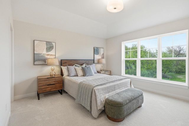N65W38082 Woodlake DRIVE, Oconomowoc, WI 53066
