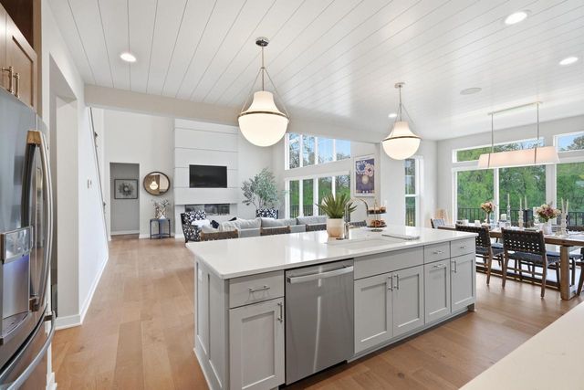 N65W38082 Woodlake DRIVE, Oconomowoc, WI 53066