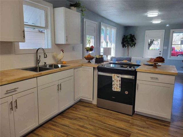 309 E Hoffman Ave, Kingsville, TX 78363