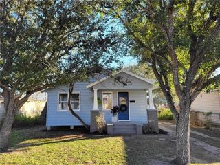 309 E Hoffman Ave, Kingsville, TX 78363