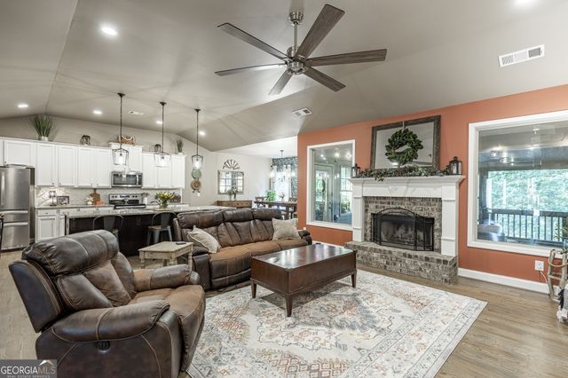 6567 Teal Trail Drive, Flowery Branch, GA 30542