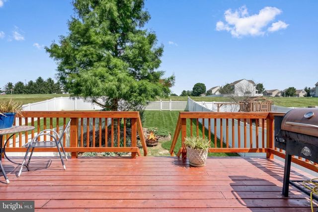 3926 SHEPPARD DR, Dover, PA 17315