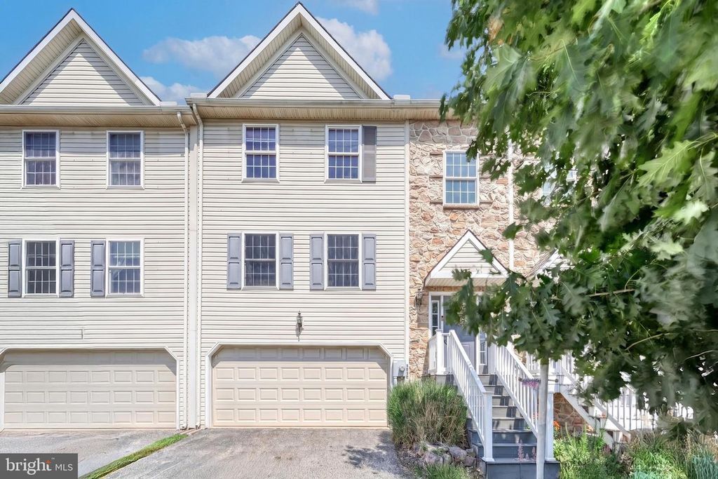 3926 SHEPPARD DR, Dover, PA 17315